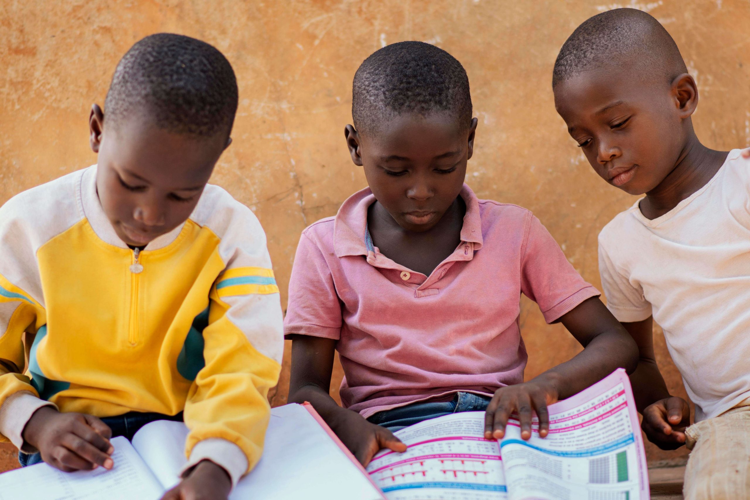 close-up-african-kids-reading-together (1)